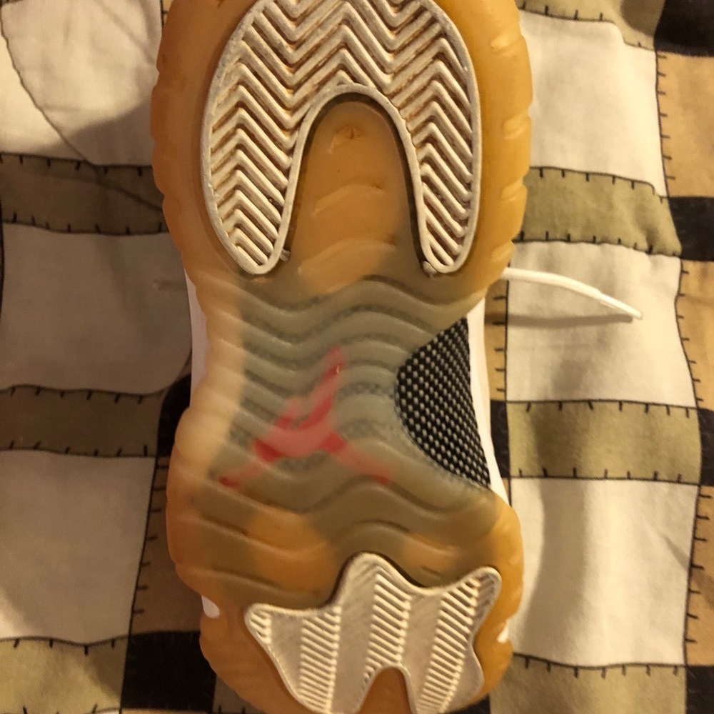 Jordan 11 Platinum Tint - Picture 5 of 8